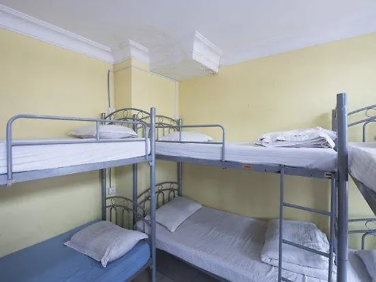 Phil Inn @ Dickson Singapore Hostel